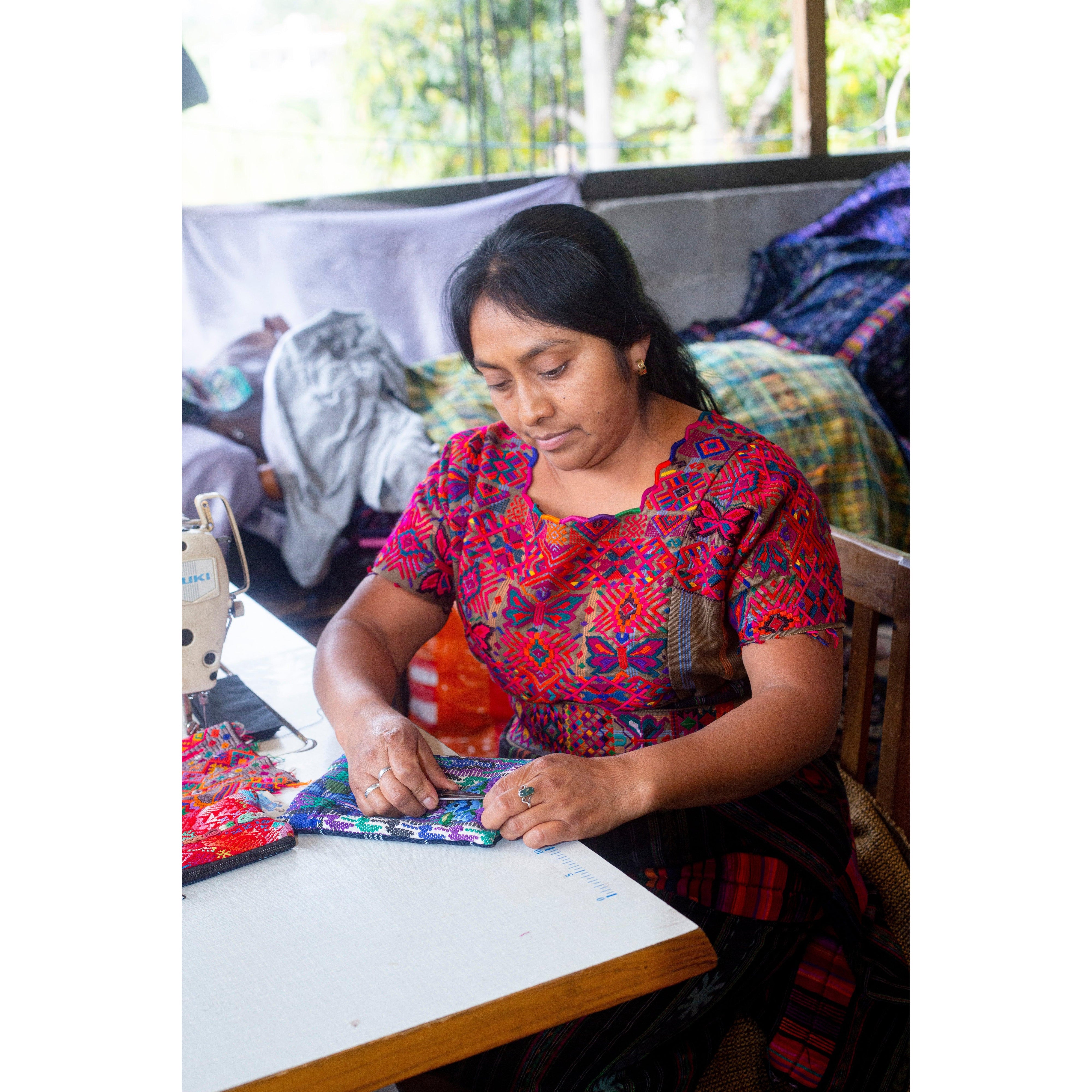 Mochila Salsa Upcycled Corte - Artesanía guatemalteca única