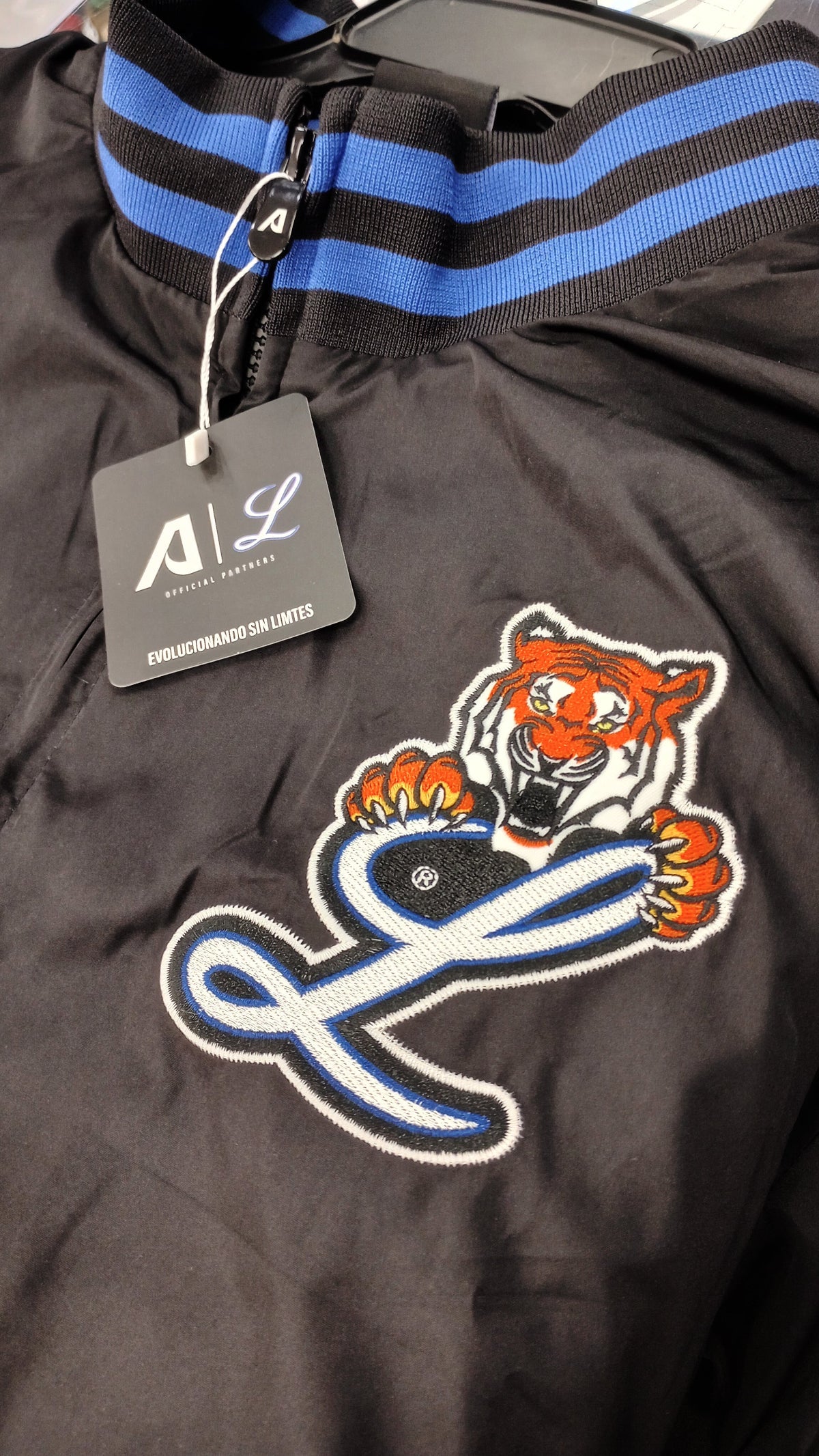 OFICIAL - Chaqueta Arrieta Tigres del Licey - Negro