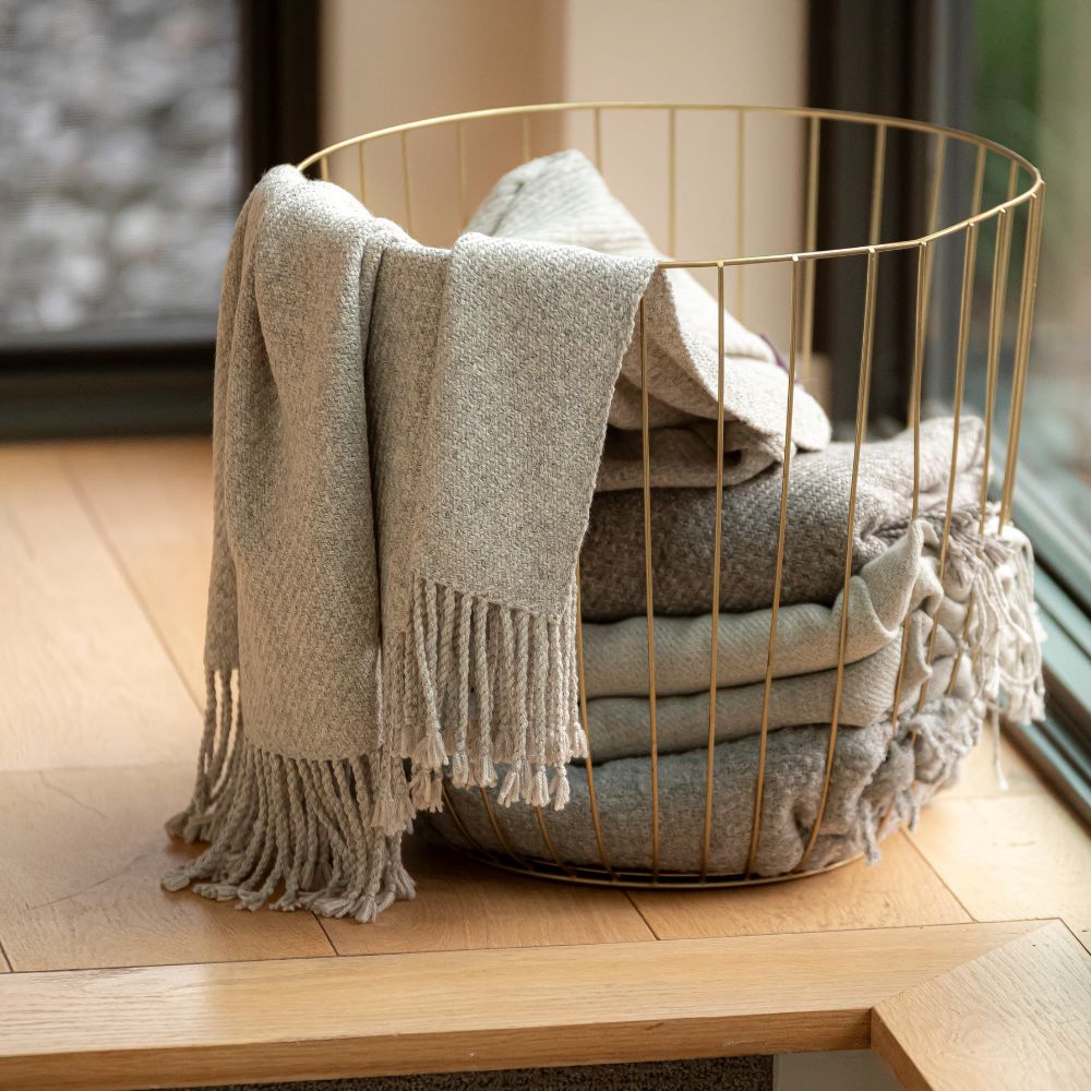 Colección Kulsi - Manta plateada tejida a mano con alpaca bebé sin teñir y algodón Pima peruano, de Perú