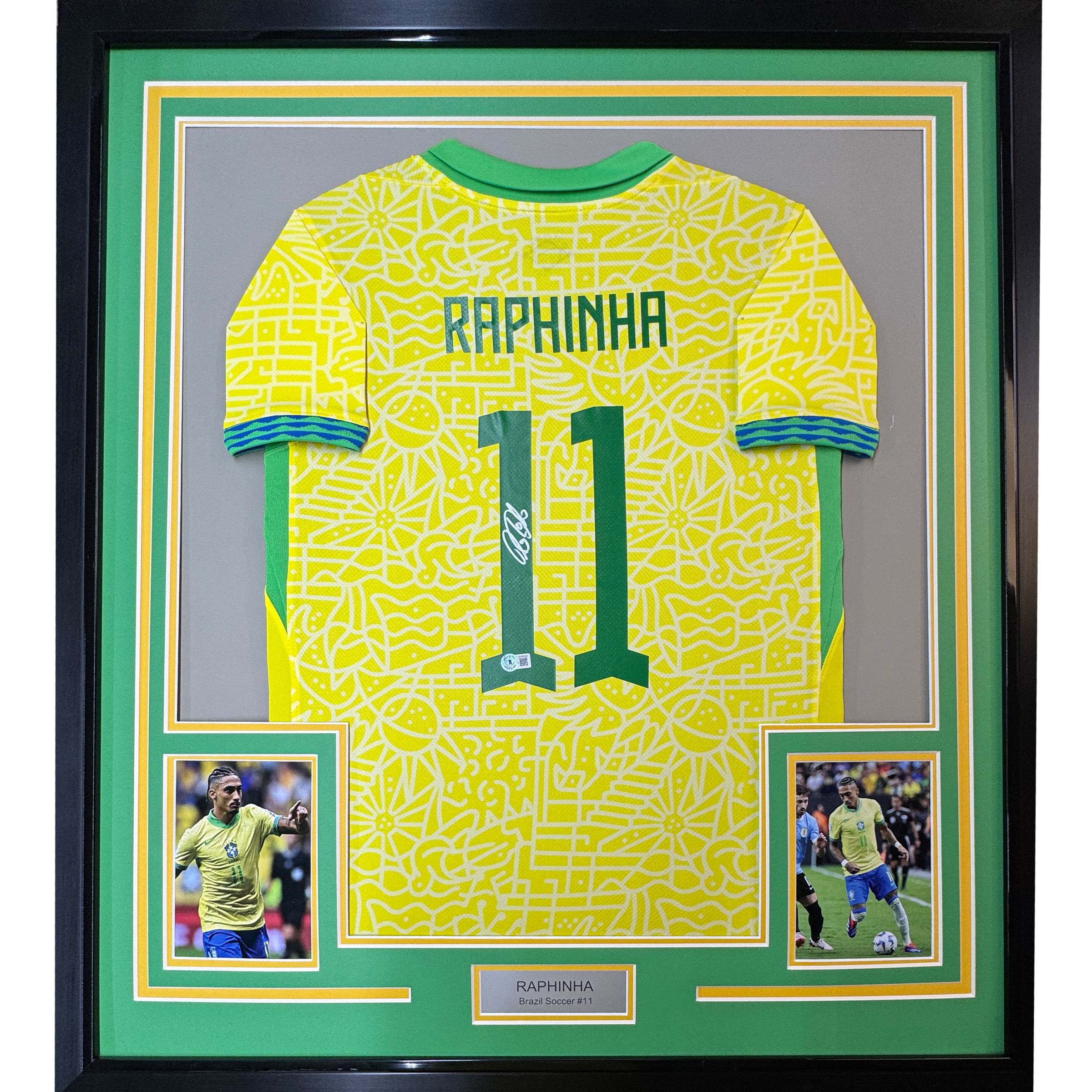 Camiseta de fútbol amarilla de Brasil, enmarcada, autografiada/firmada por Raphinha Raphael Belloli 35x39, Beckett BAS COA
