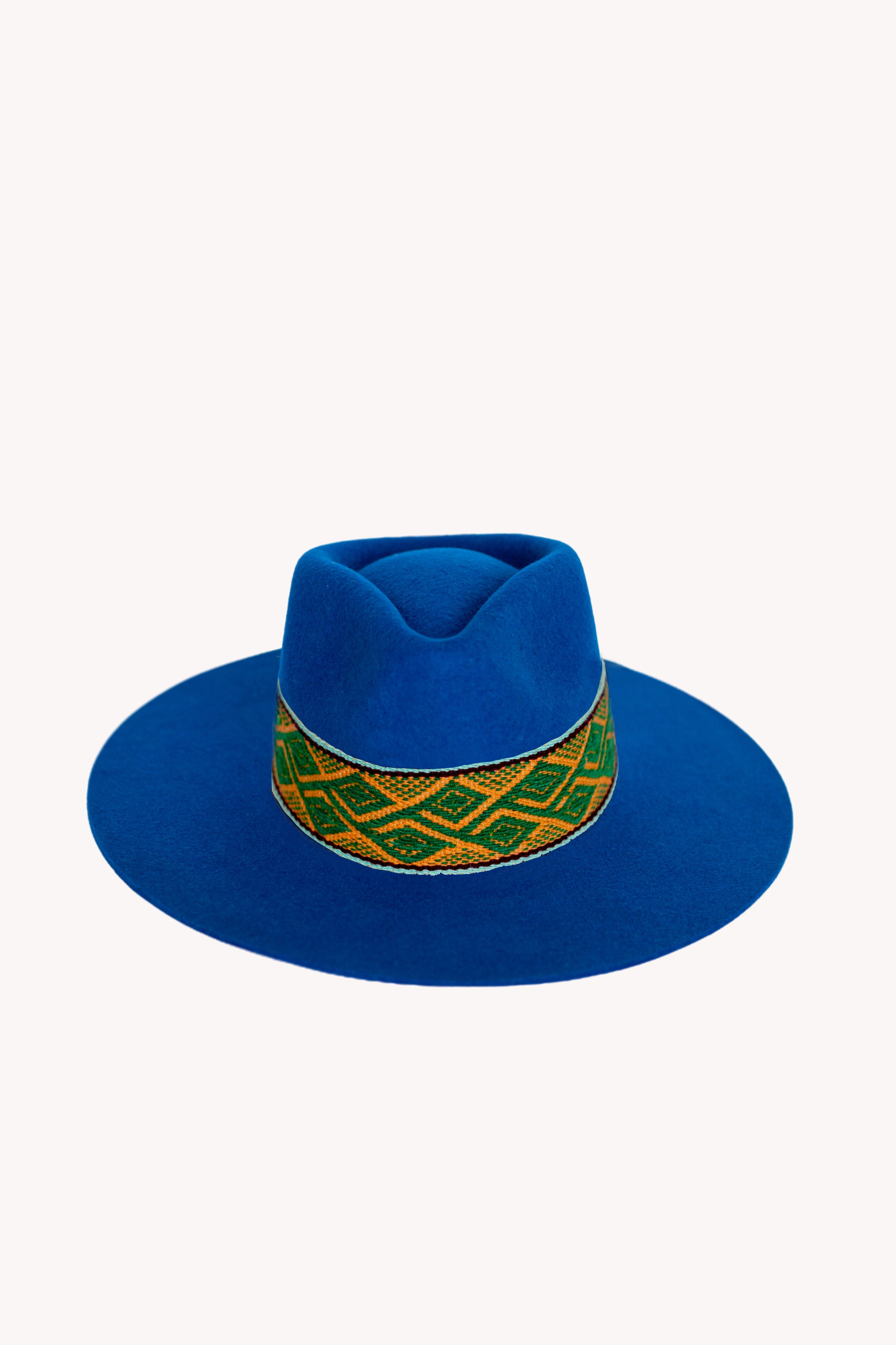 Banda de sombrero con intención de conexión