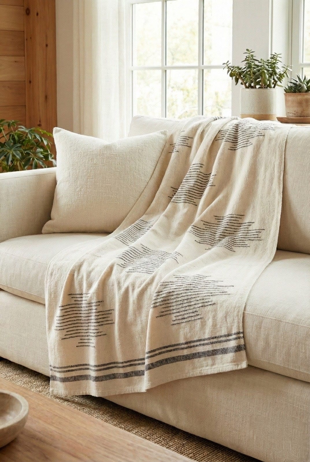 Colección Miska - Manta tejida a mano 100% alpaca de Perú - Horizonte en tinta y marfil