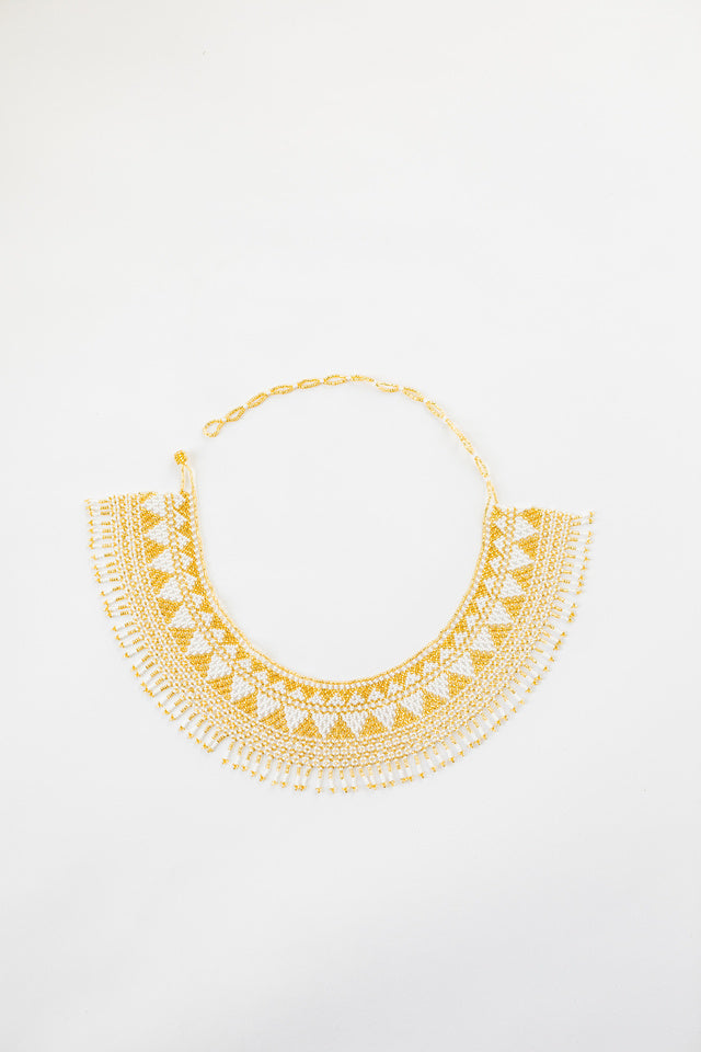 Collar de sombrero de cuentas doradas