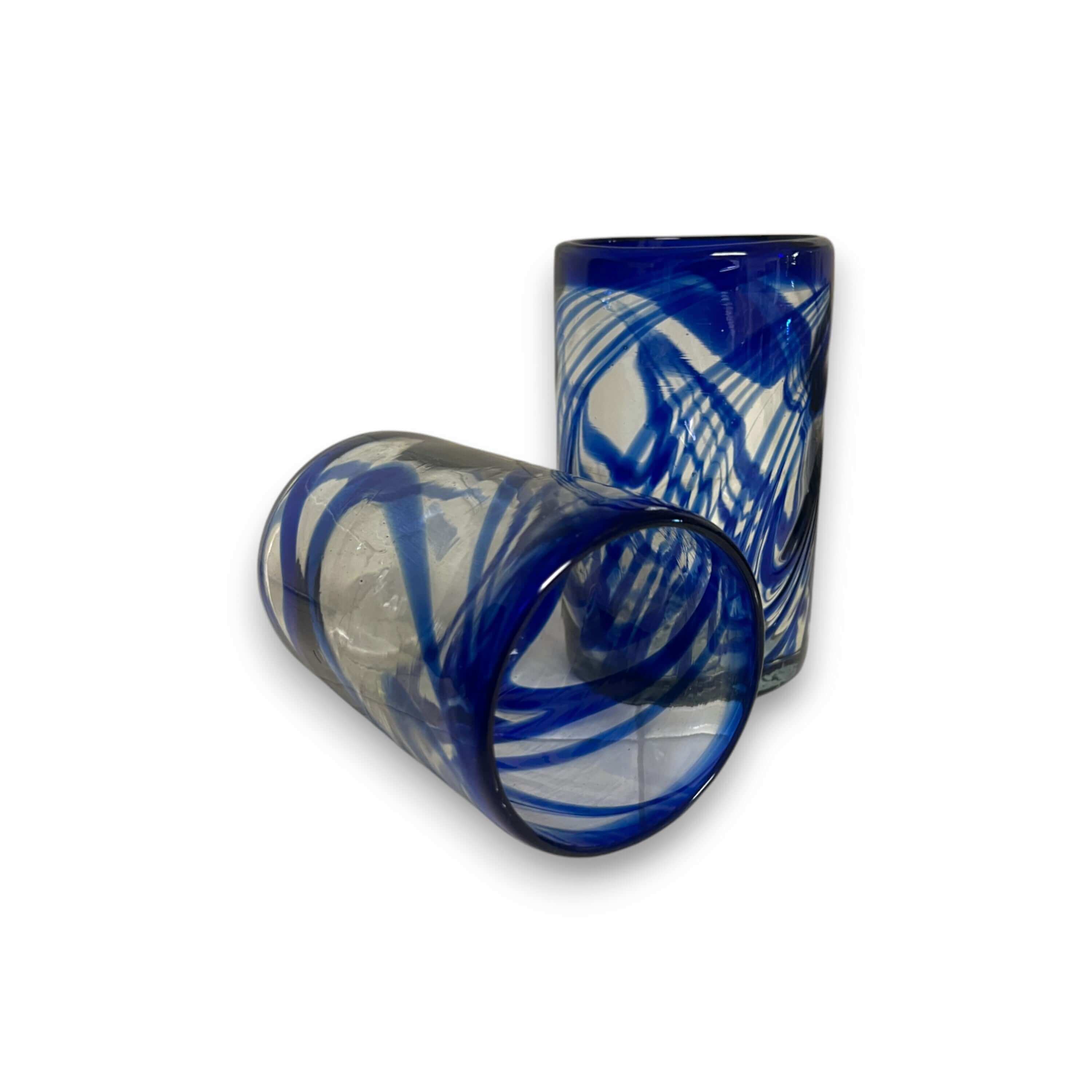 Vaso de cristal soplado a mano con remolino azul | Vaso tequilero mexicano