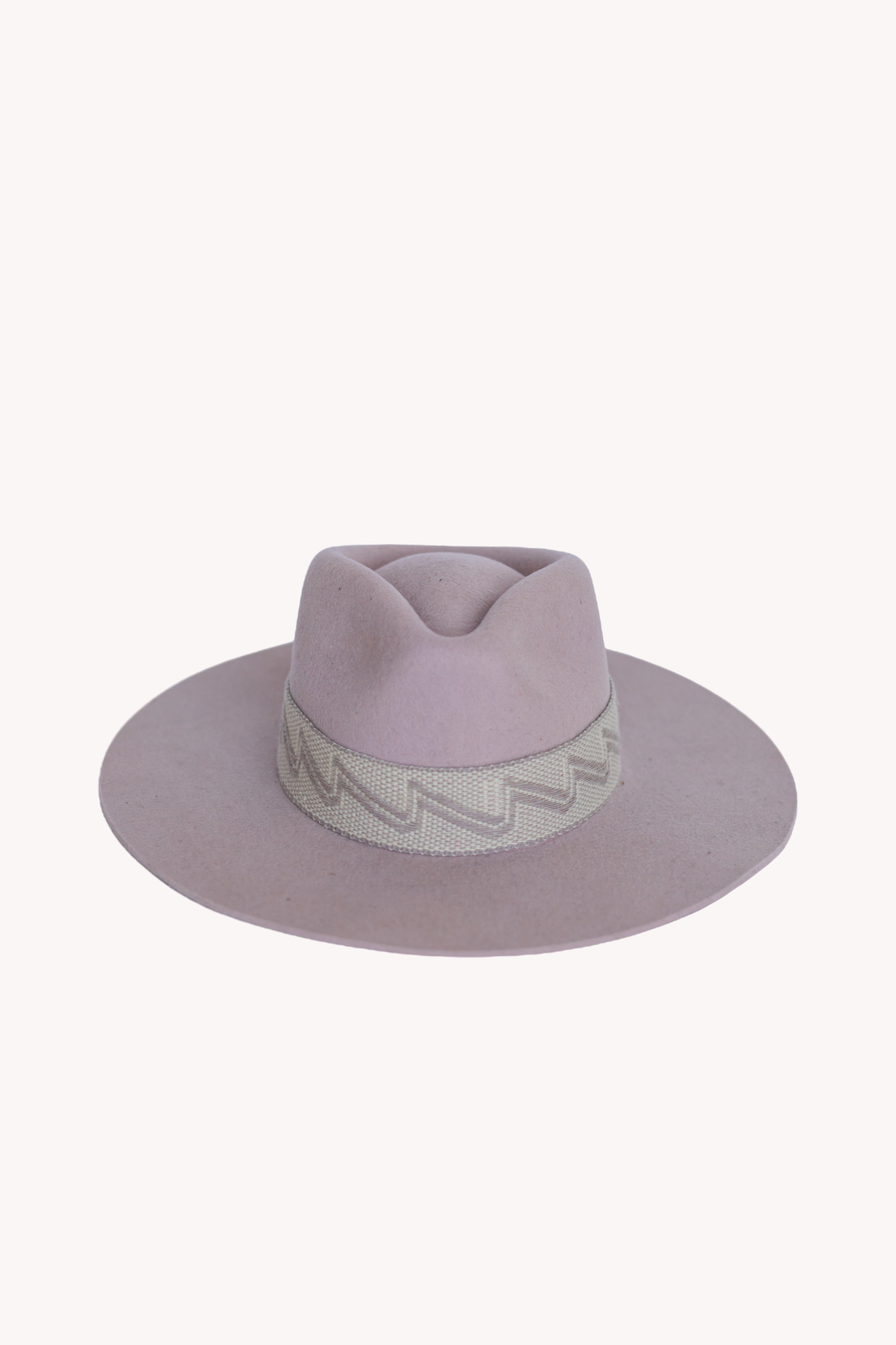 Sombrero vaquero rosa empolvado