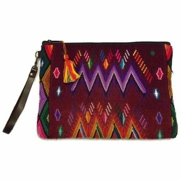 Cartera de pulsera gitana huipil reciclada - Guatemala