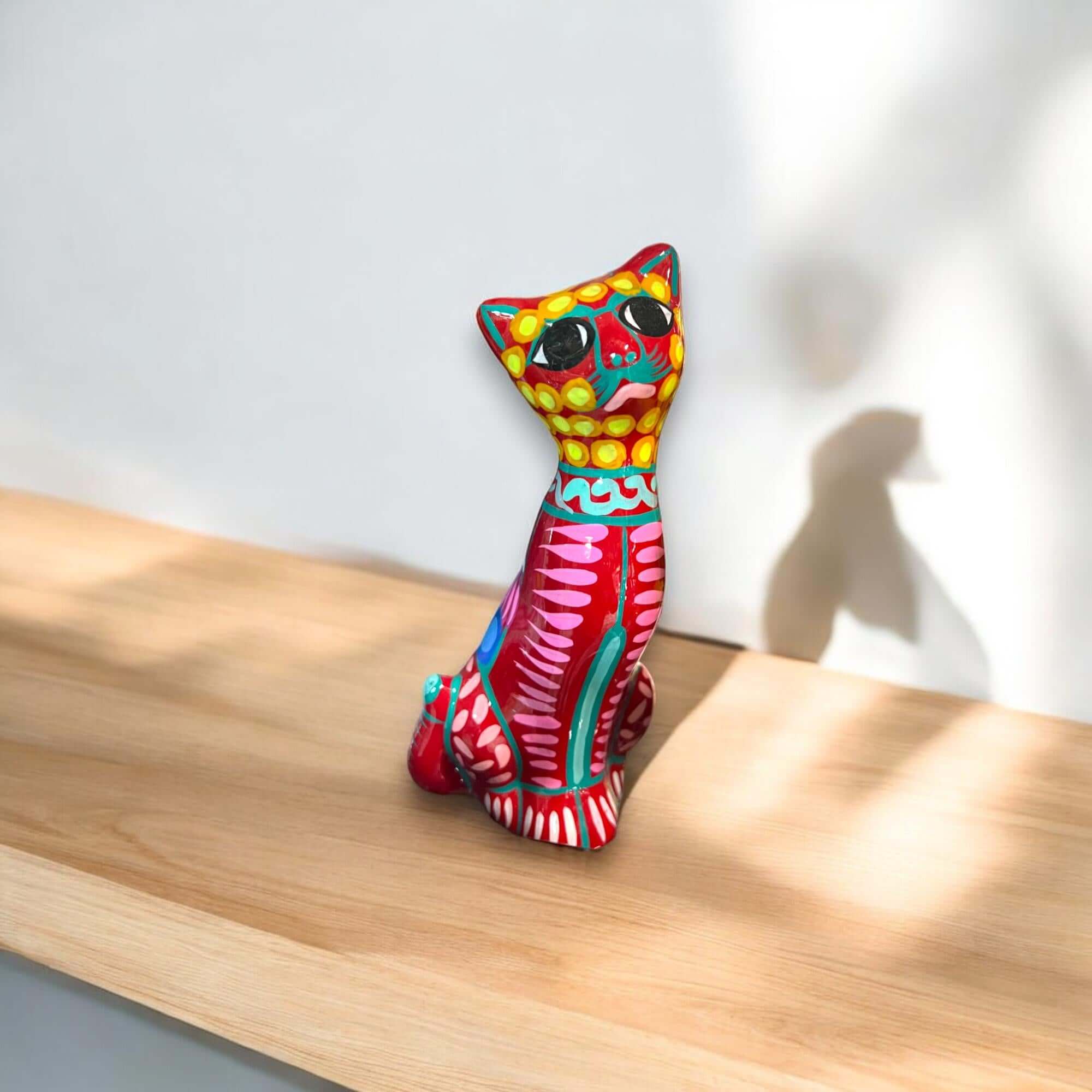 Estatua de Gato de Guerrero Pintada a Mano | Figura de Cerámica Mexicana Colorida (Mediana)