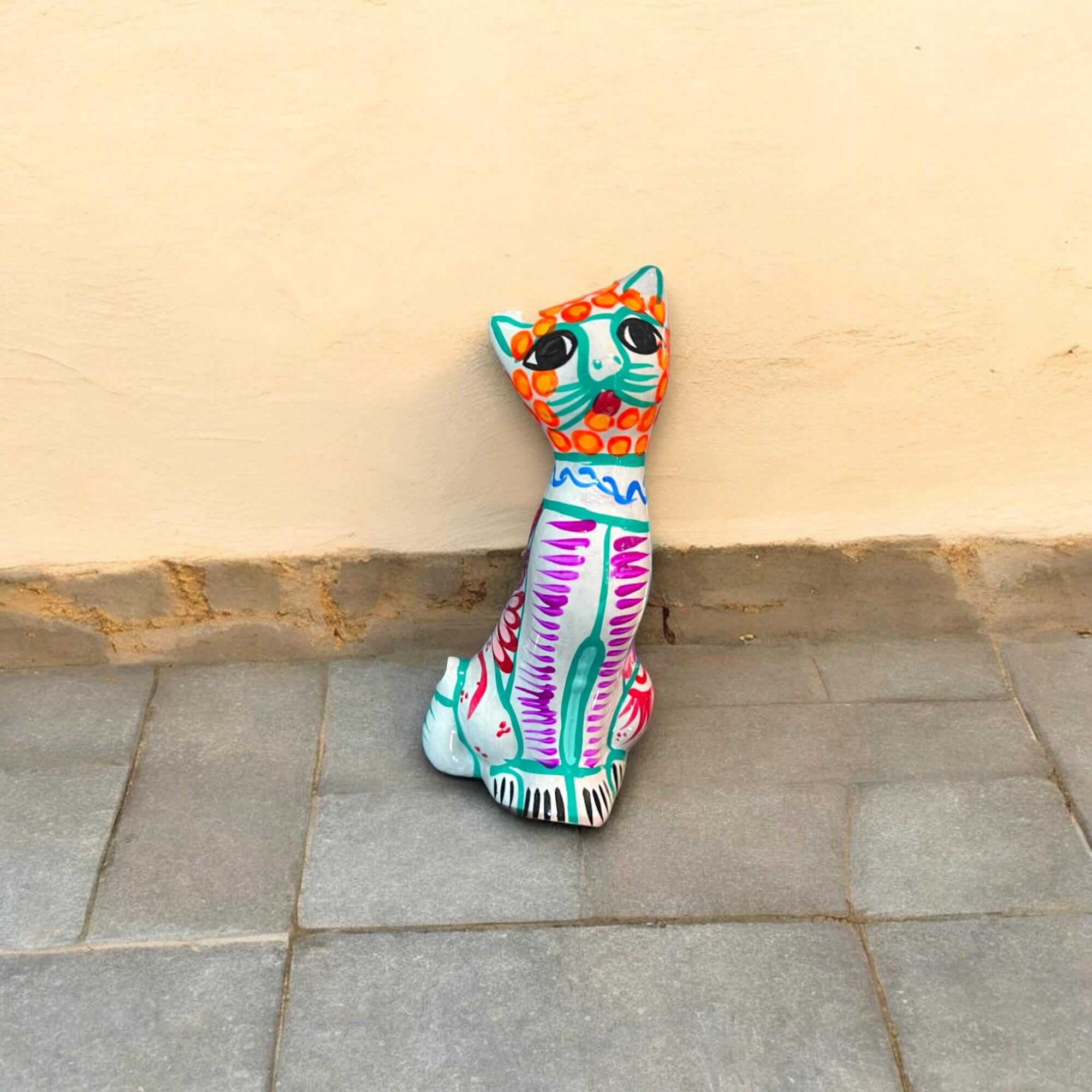 Estatua de Gato de Guerrero Pintada a Mano | Figura de Cerámica Mexicana Colorida (Mediana)