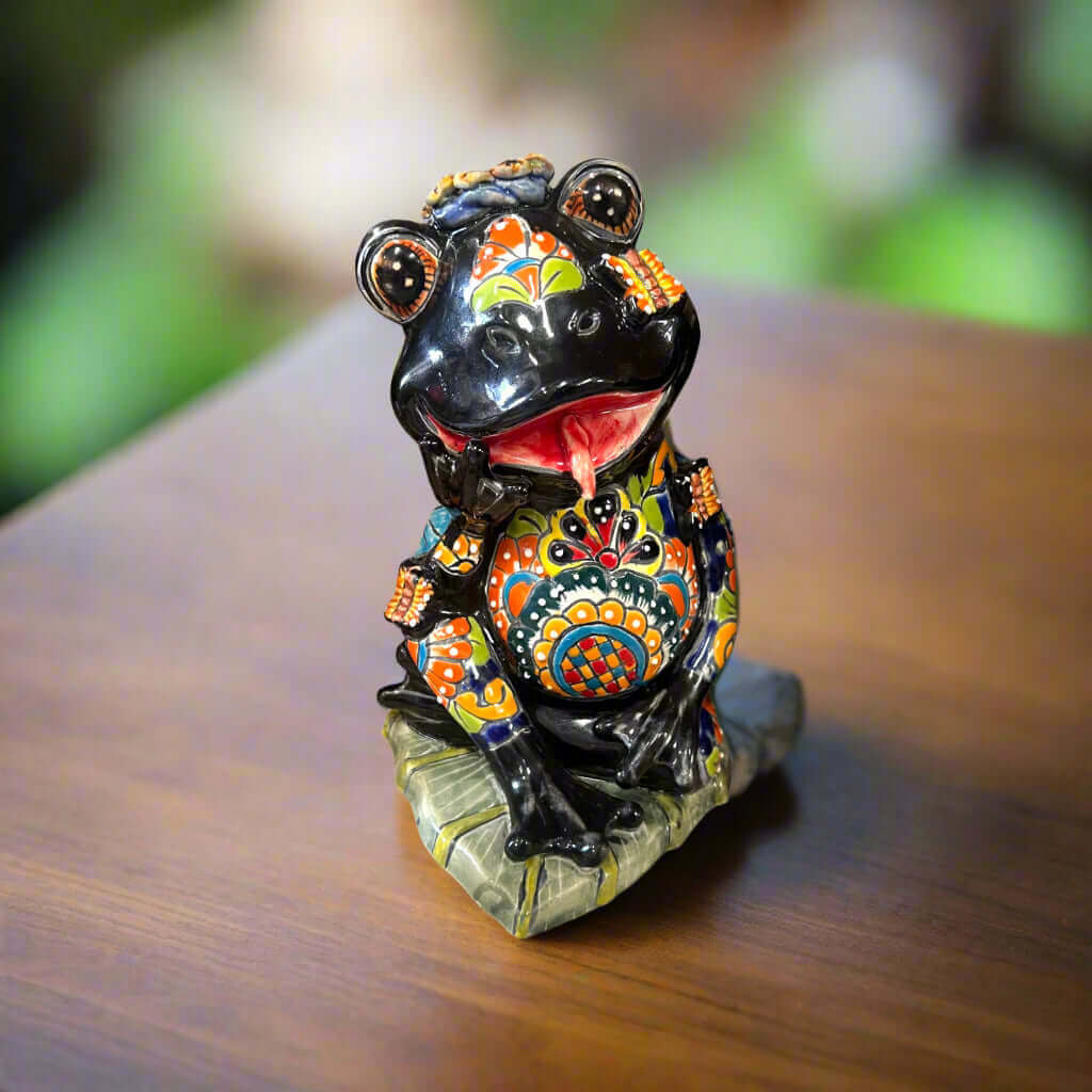 Estatua de Rana Talavera Pintada a Mano | Decoración Mexicana de Animales de Cerámica