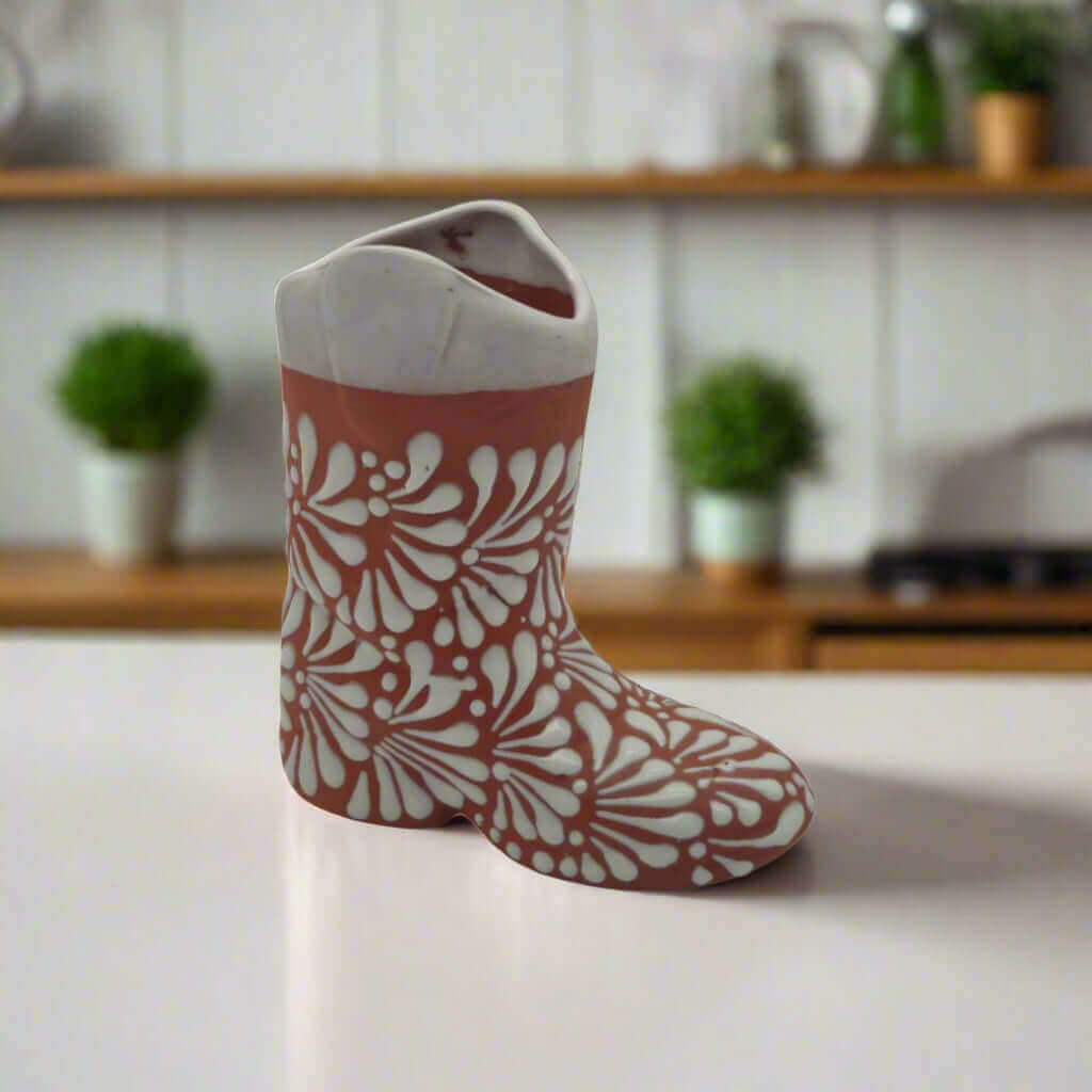 Macetero Bota Talavera | Detalle de Cerámica Mexicana Pintado a Mano