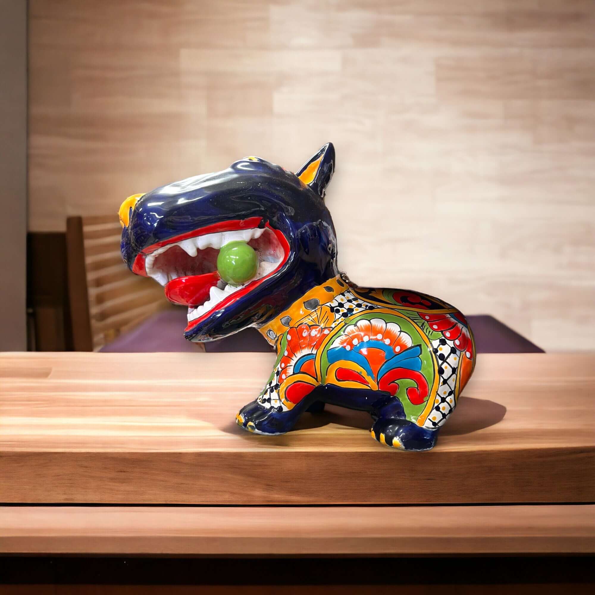Decoración de Talavera Bull Terrier | Perro de cerámica pintado a mano con hueso (Extragrande)