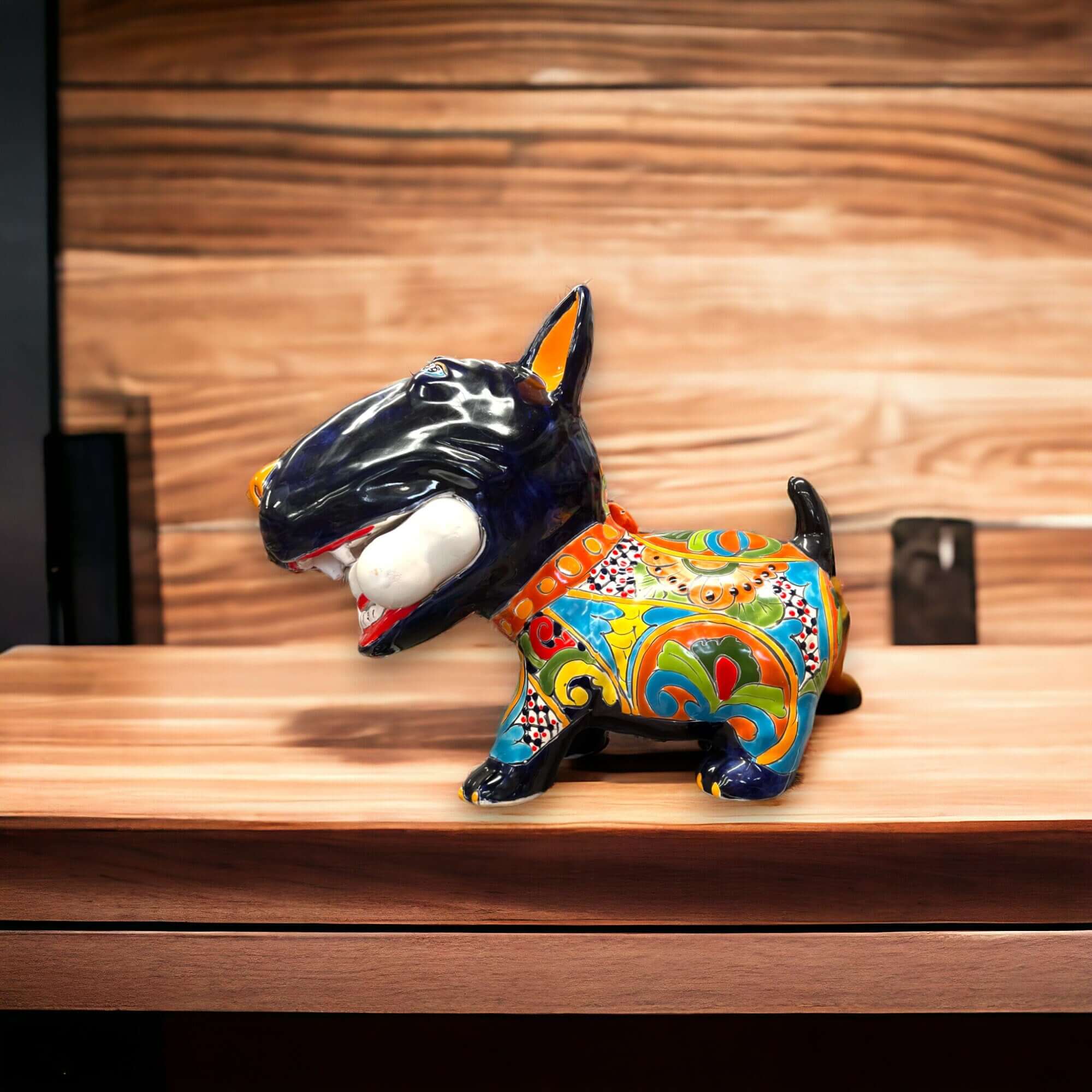 Decoración de Talavera Bull Terrier | Perro de cerámica pintado a mano con hueso (Extragrande)
