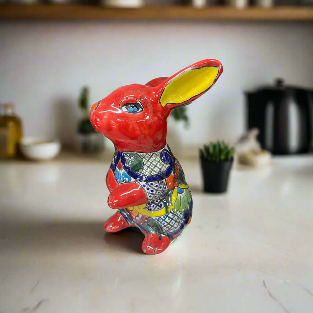 Estatua de conejo Talavera | Decoración mexicana de conejo pintada a mano a todo color