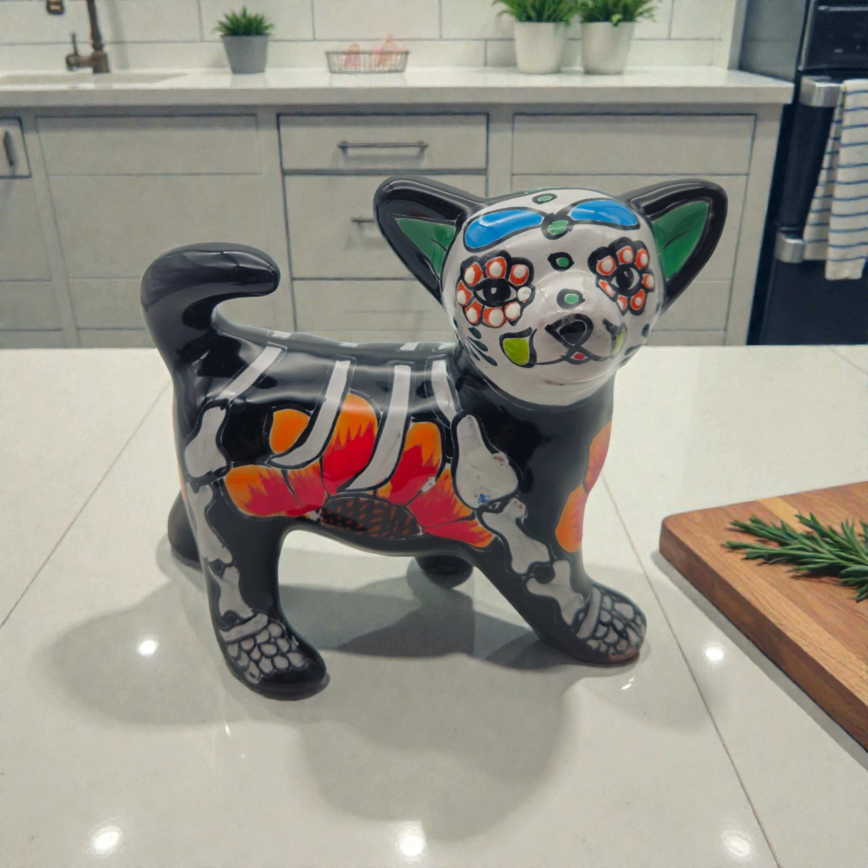 Figura de Chihuahua de Talavera | Arte del Día de Muertos Pintado a Mano