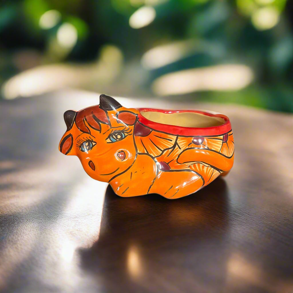 Maceta de vaca Talavera | Maceta de cerámica mexicana pintada a mano con forma de animal
