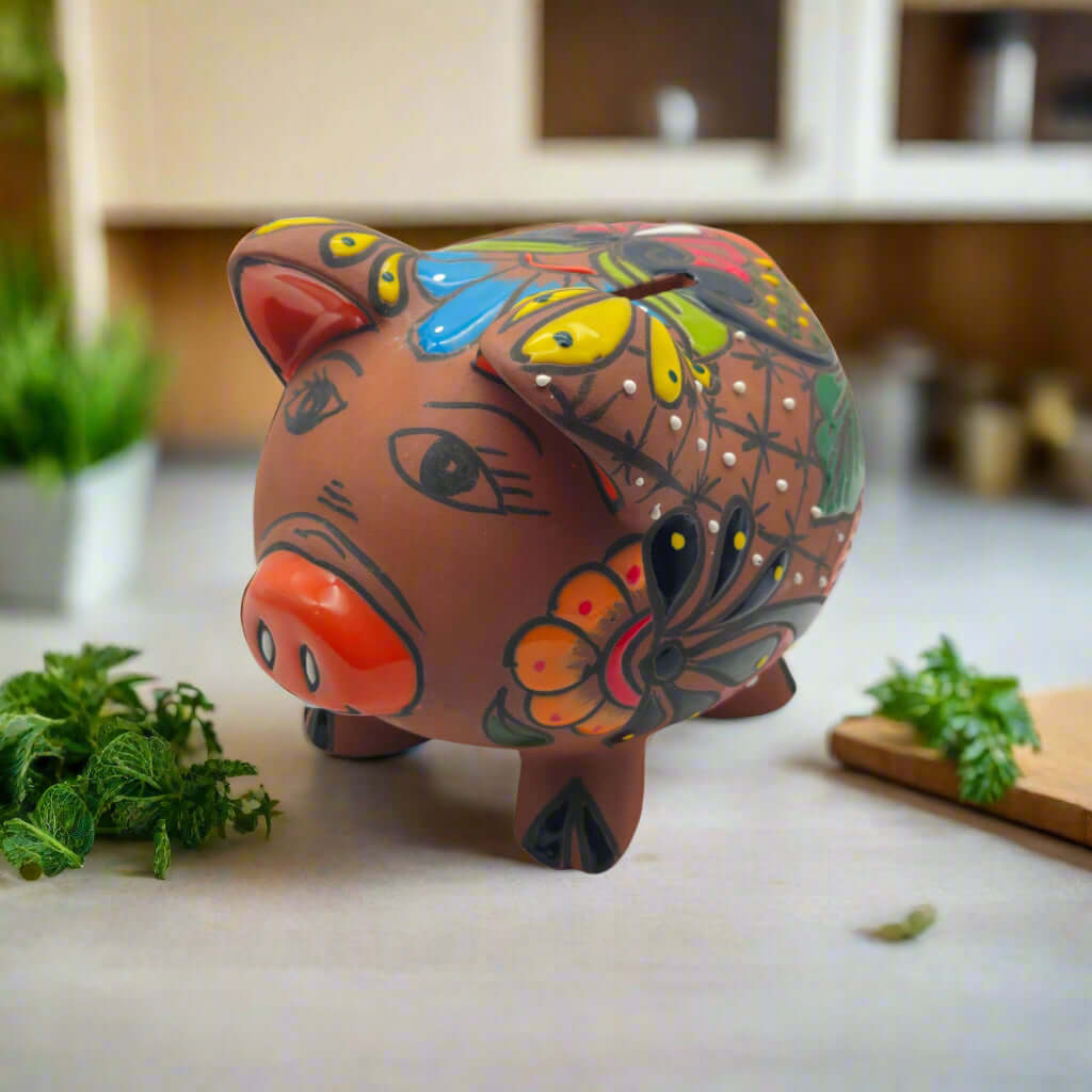 Alcancia de Talavera Pintada a Mano | Diseño de Arte Folclórico Mexicano