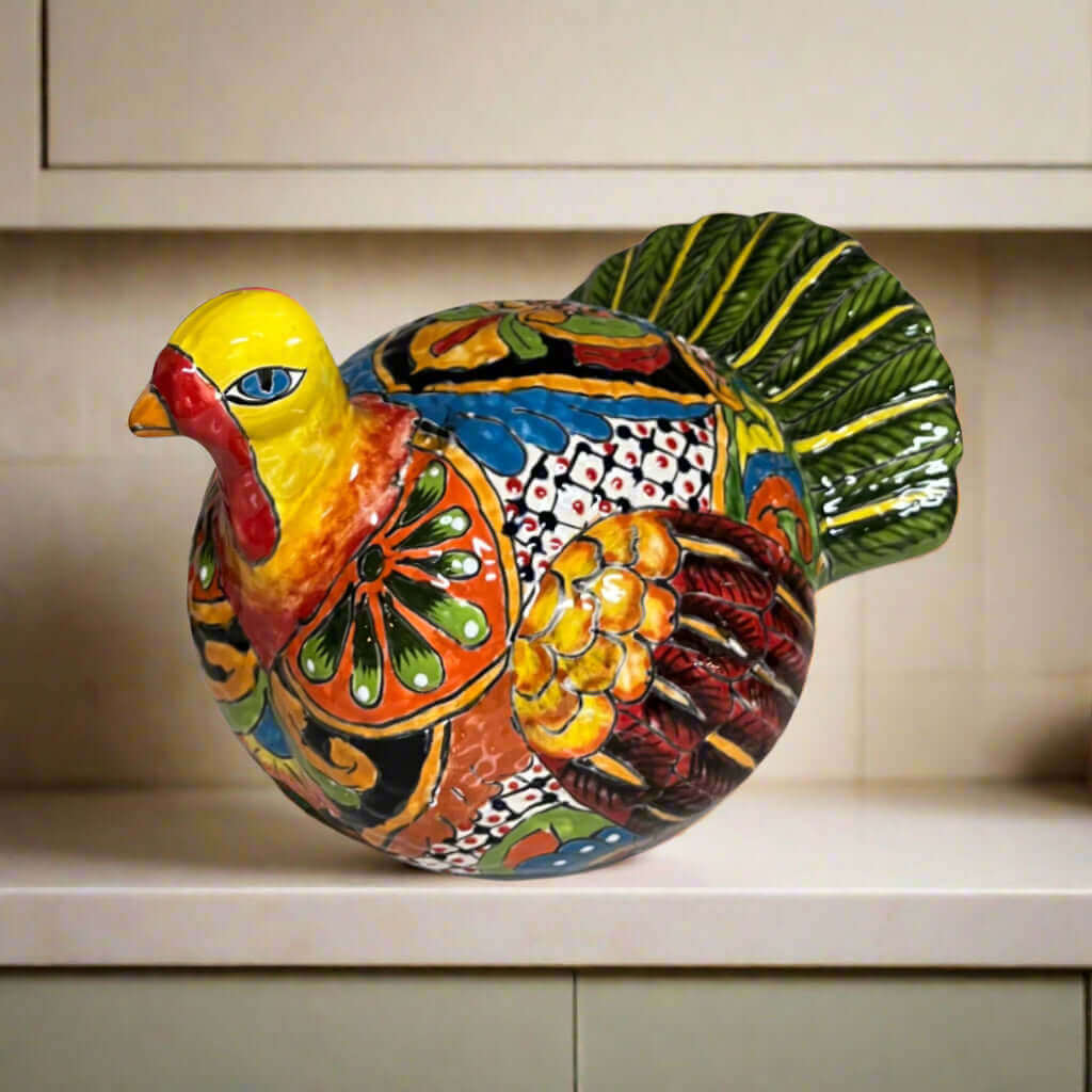 Estatua de pavo Talavera | Arte folclórico mexicano pintado a mano