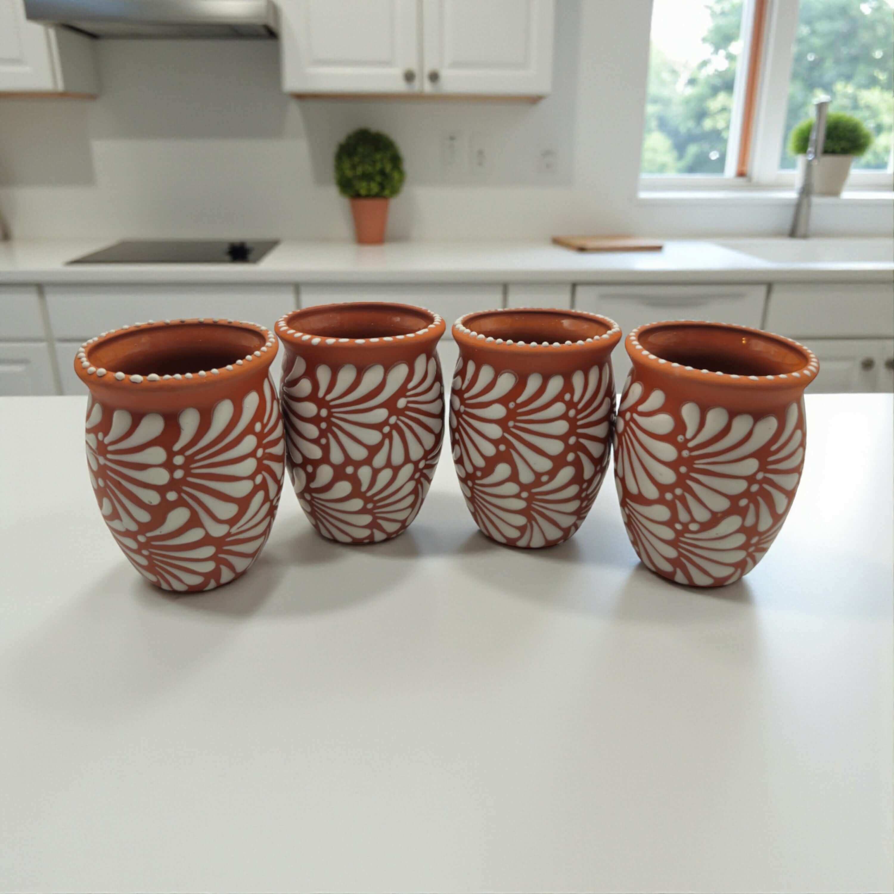 Cantarito de barro en relieve | Taza de cerámica mexicana artesanal