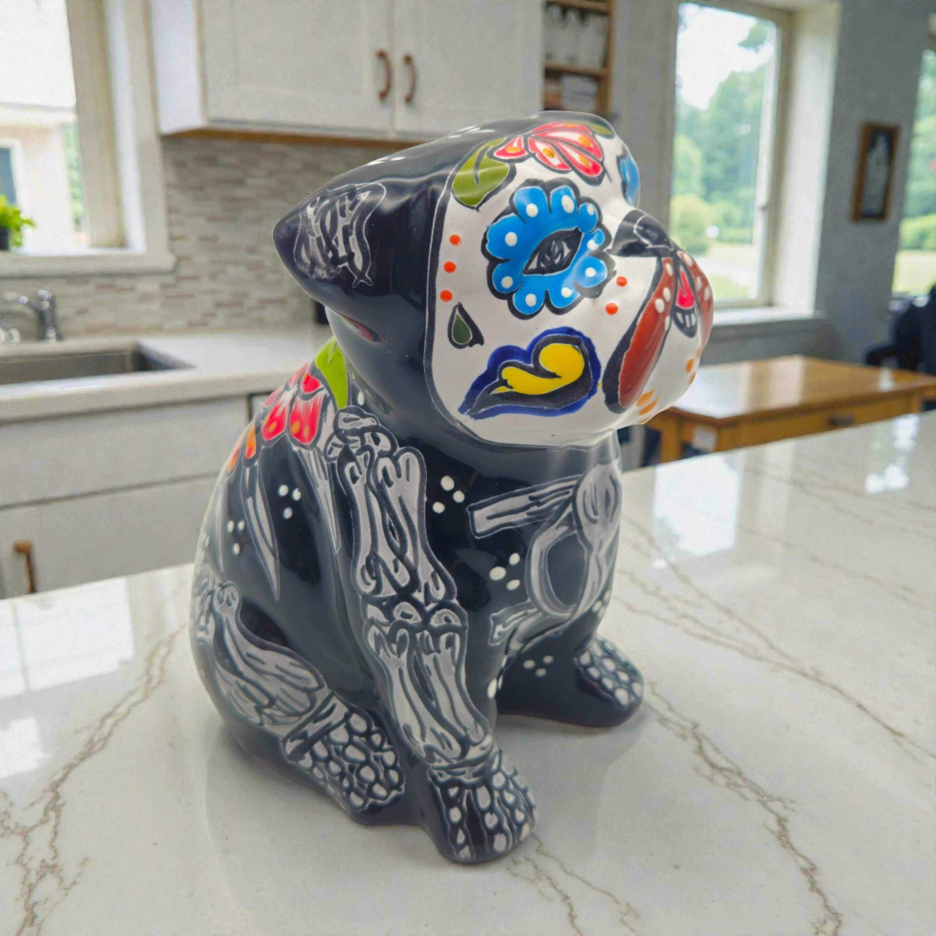 Bulldog del Día de Muertos | Estatua de perro de Talavera hecha a mano