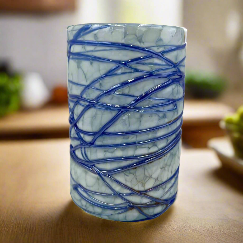 Vasos para beber mexicanos soplados a mano | Cristalería artesanal blanca y azul