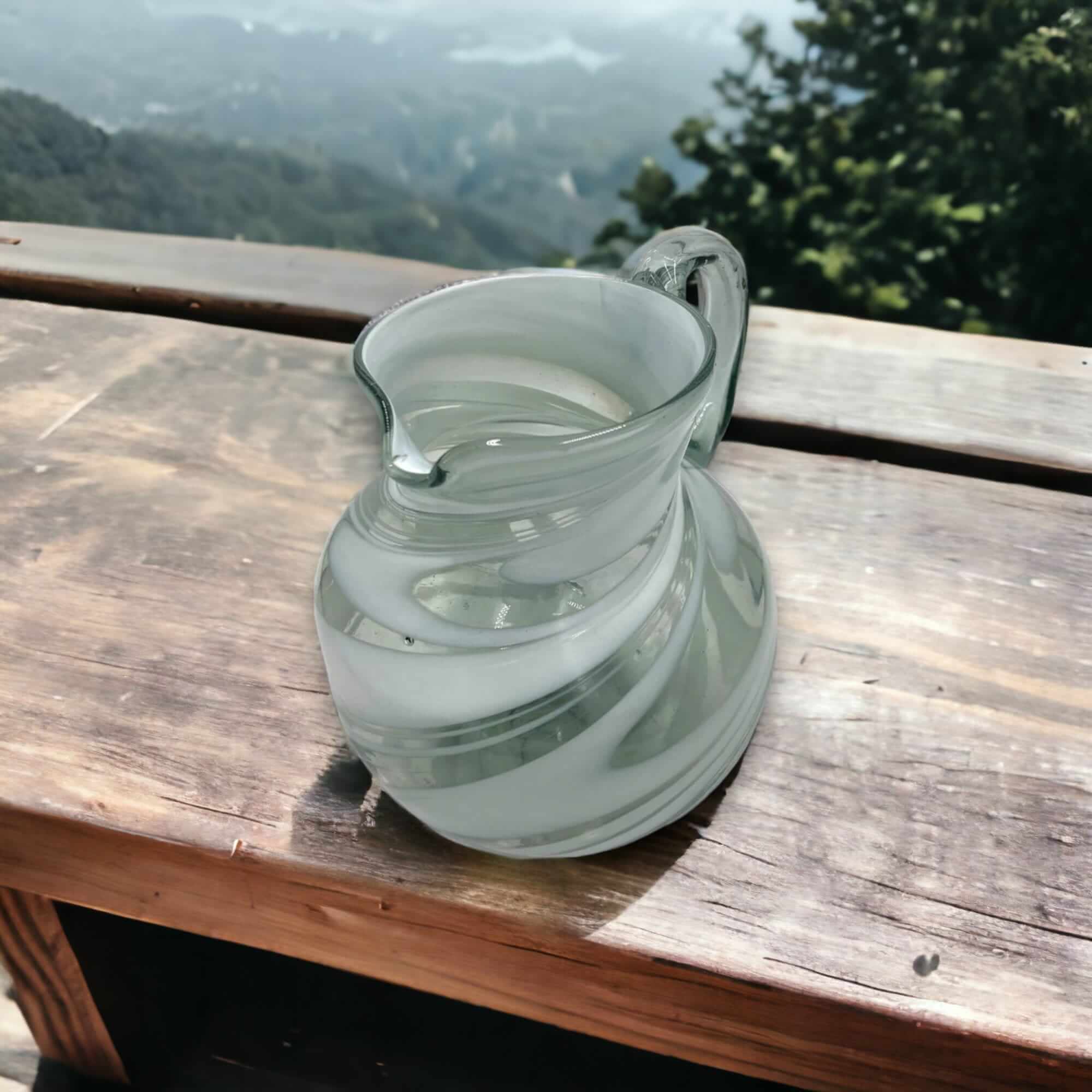 Jarra de vidrio soplado mexicano | Espiral blanca