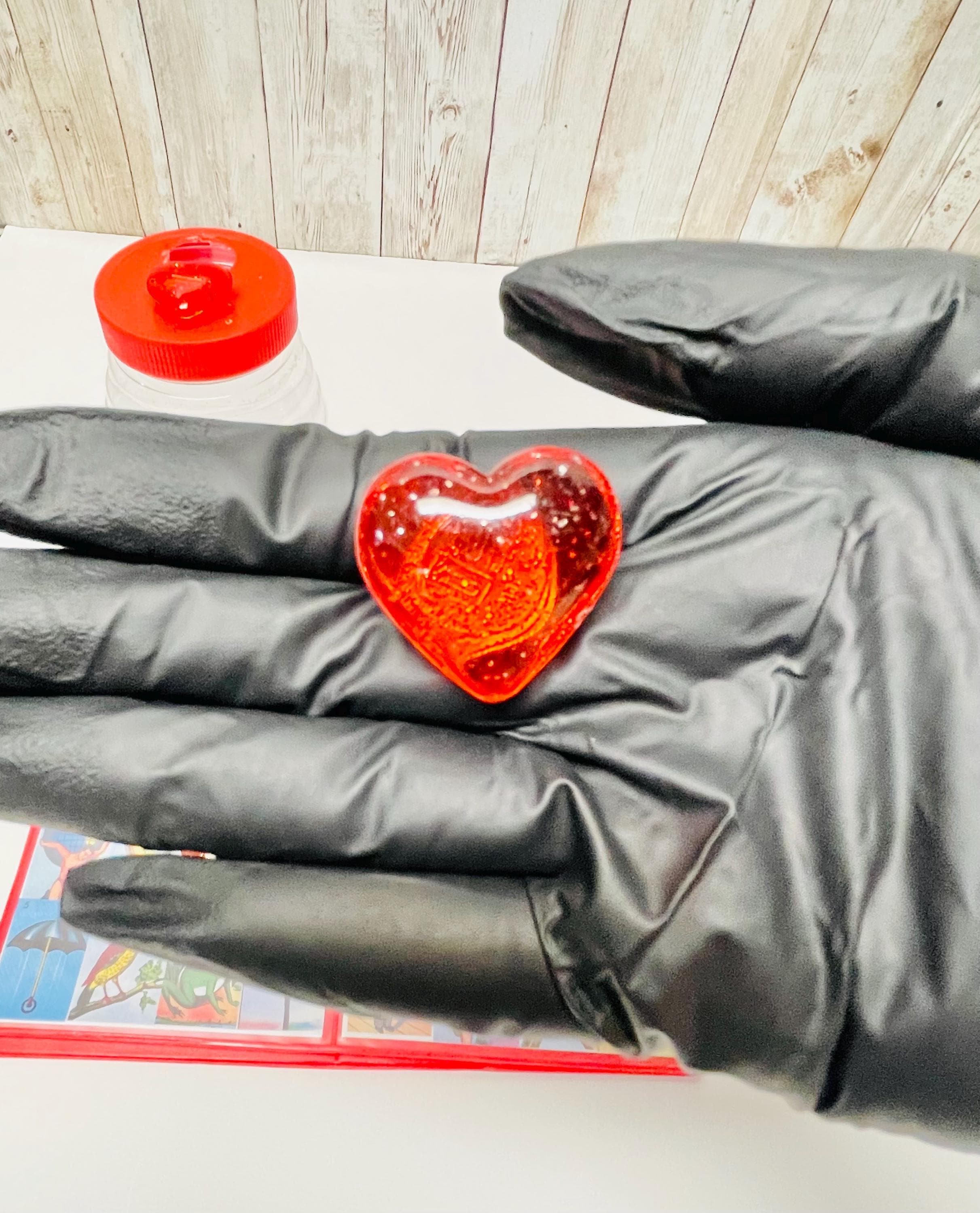 40 Fichas Magneticas de Corazonsitos con Pala Magnetica 40 Magnetic Heart Chips and Wand to Play Bingo