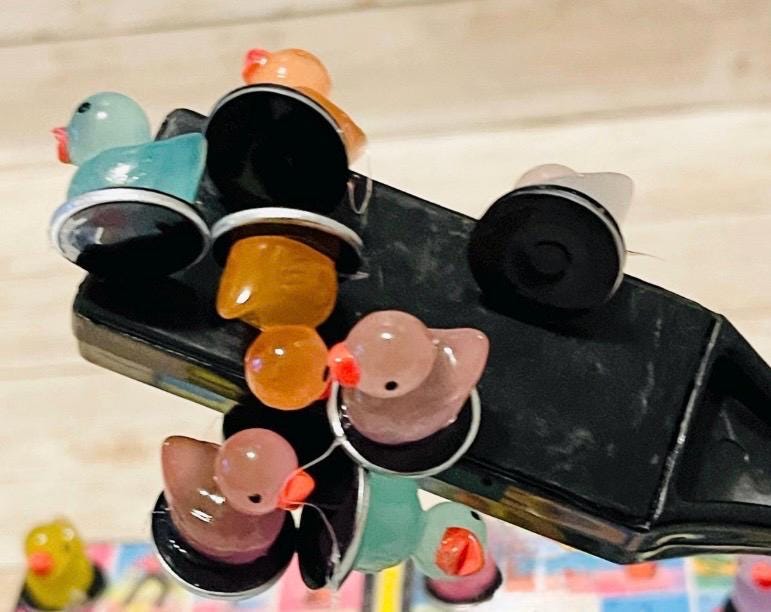 50 Fichas Luminosas Magneticas Para Bingo con Pala Magnetica 50 Luminous Resin Chips & Wand for Bingo