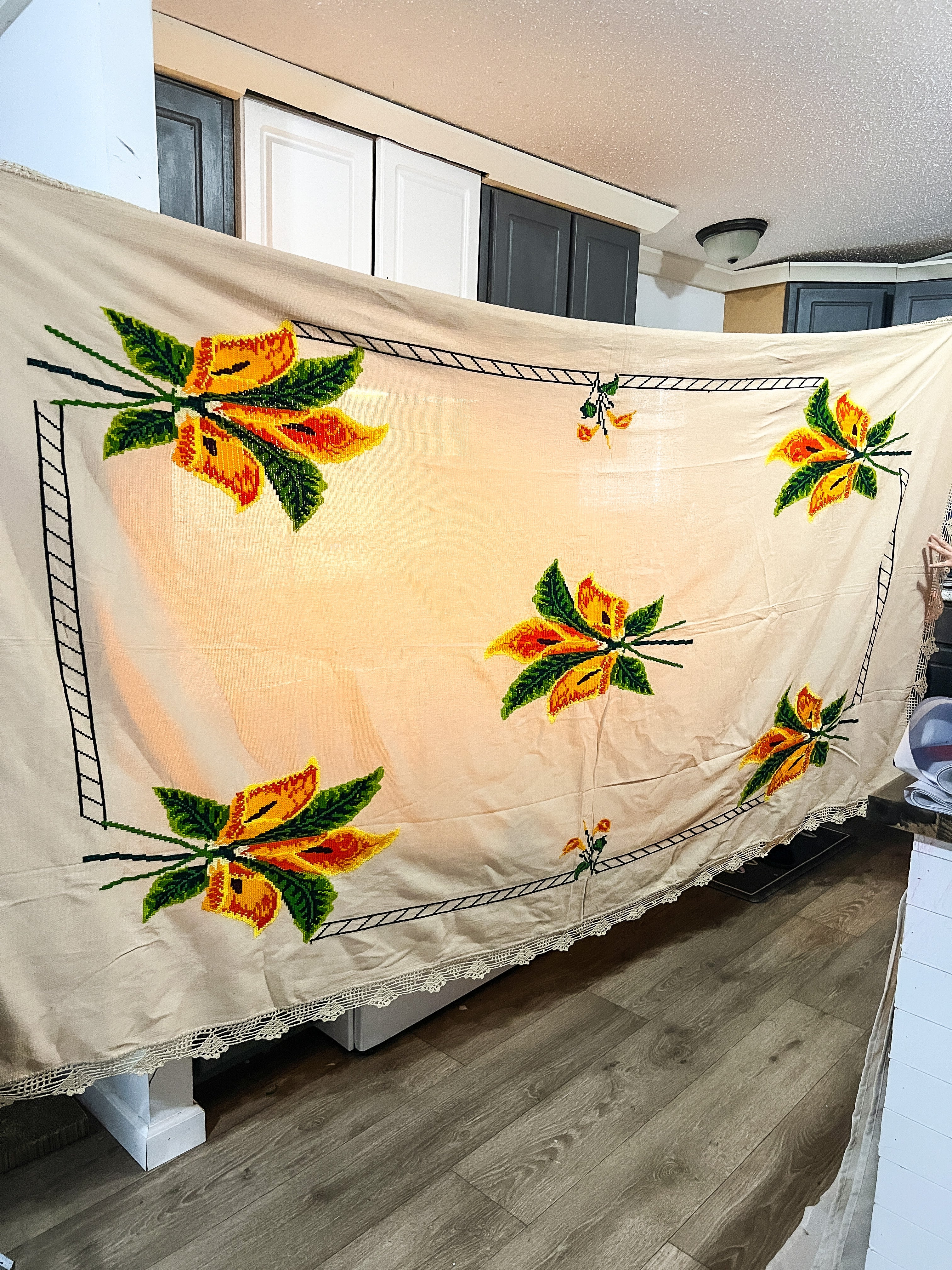 Hand Embroidered Mexican TableCloth • Mantel