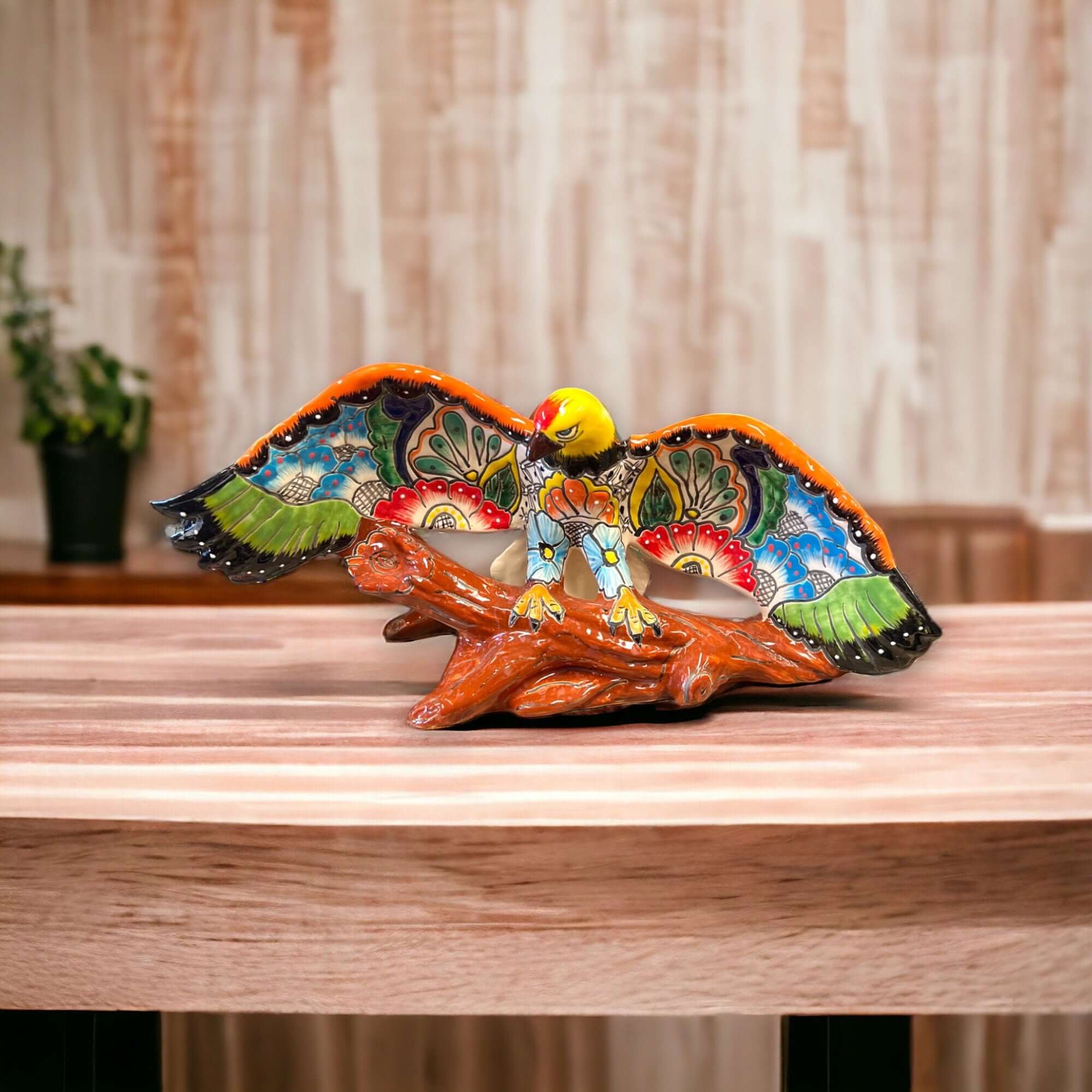 Figura majestuosa de águila de Talavera | Arte mexicano hecho a mano