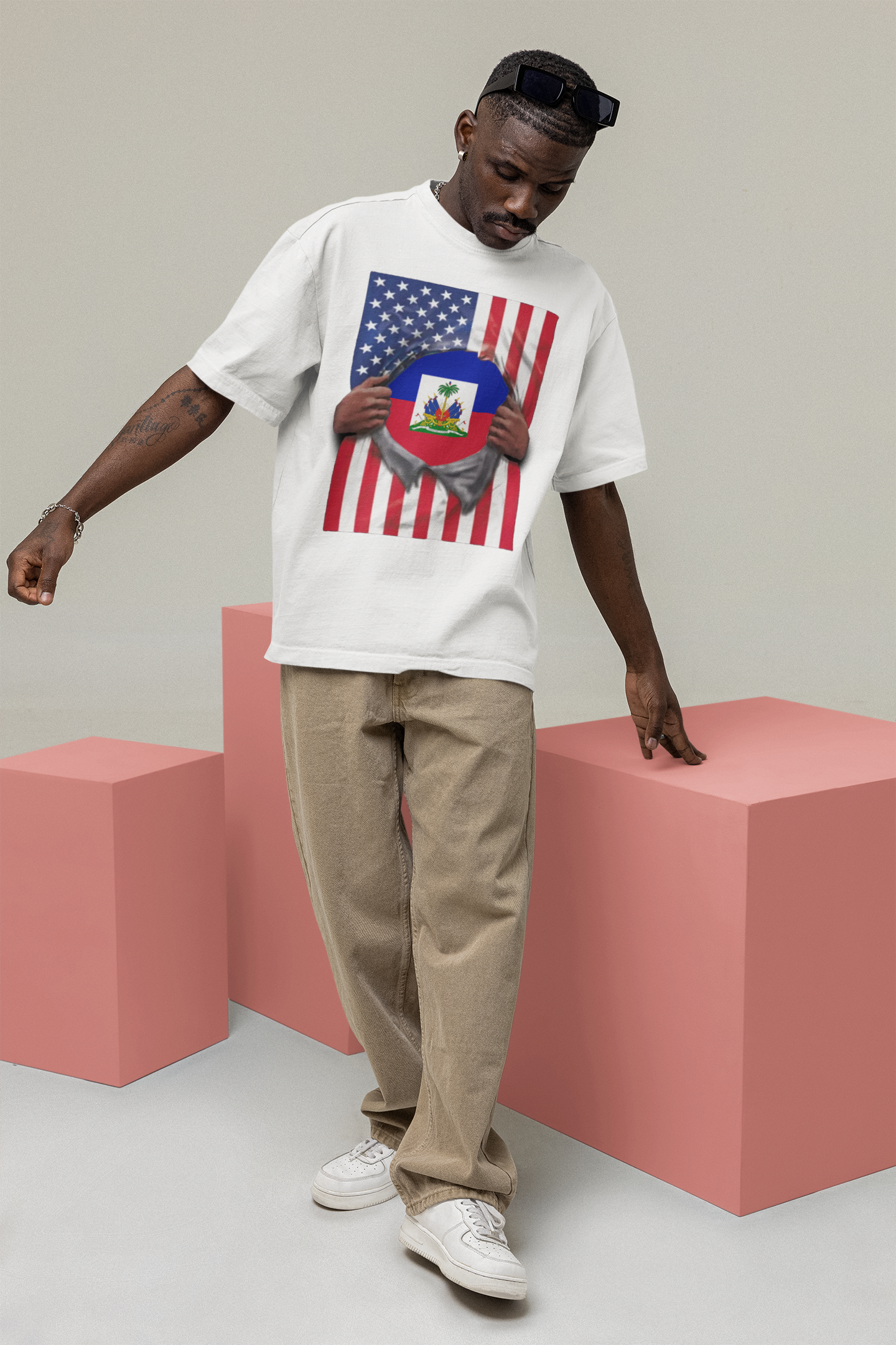 Camiseta Orgullo Bandera Haití + Bandera EE. UU. | Bandera Haitiana + Estadounidense Rasgada 4 de Julio | Camisetas Virales Latinas Divertidas | Unisex - 4 Colores