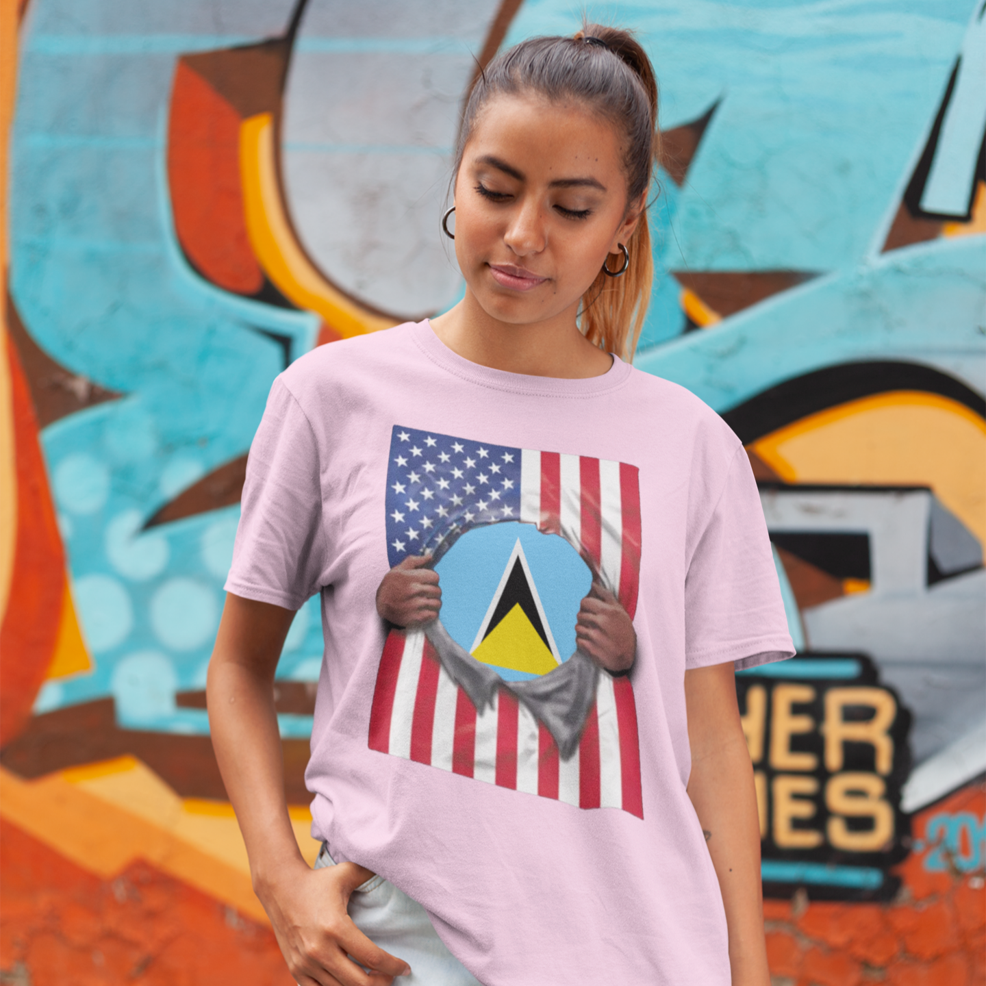 Camiseta de Santa Lucía + Bandera de EE. UU. | Desgarro de Bandera de Santa Lucía + Americana 4 de Julio | Camisetas Latinas Divertidas | 4 Colores