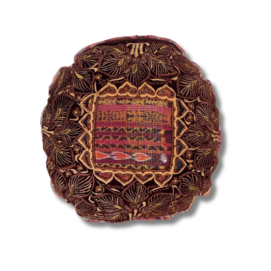 Funda de almohada redonda bohemia única de huipil floral con luna reciclada - Guatemala