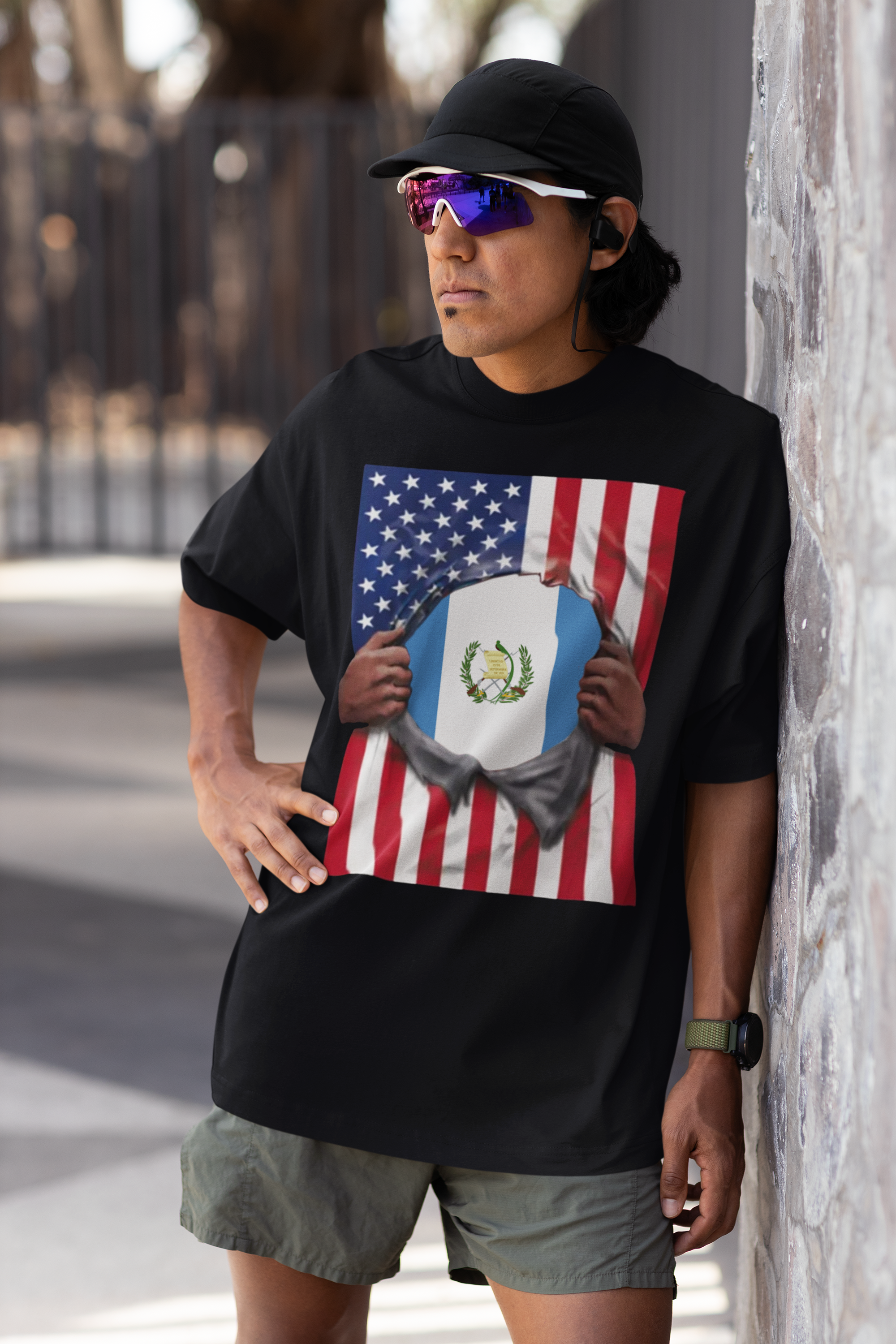 Camiseta Orgullo Bandera de Guatemala + Bandera de EE. UU. | Bandera guatemalteca + estadounidense rasgada 4 de julio | Camisetas latinas virales divertidas | Unisex - 4 colores