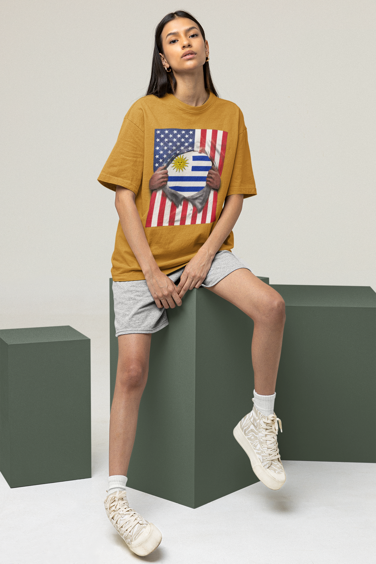 Camiseta con la bandera de Uruguay + bandera de EE. UU. | Desgarro de la bandera uruguaya + estadounidense para el 4 de julio | Camisetas latinas virales y divertidas | Unisex - 4 colores