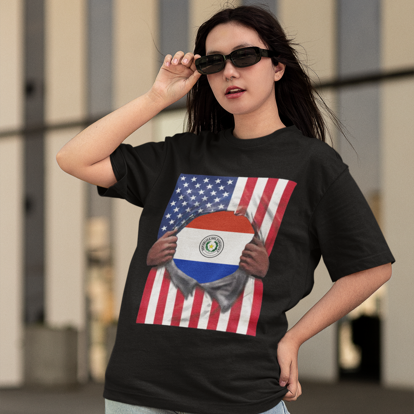 Bandera de Paraguay + Bandera de EE. UU. Camiseta del Orgullo | Bandera paraguaya + americana rasgada 4 de julio | Camisetas latinas virales divertidas | Unisex - 4 colores