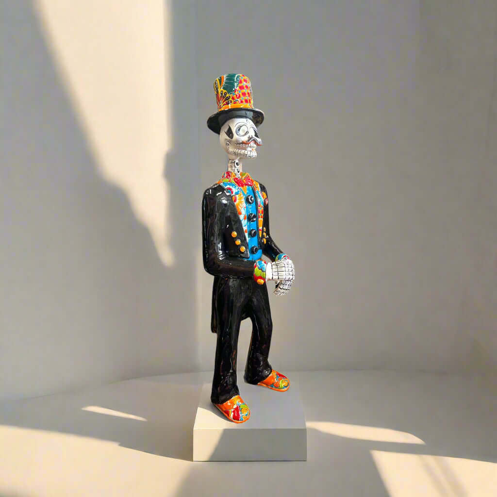 Estatua Catrín de Talavera | Figurilla de 33" del Día de Muertos