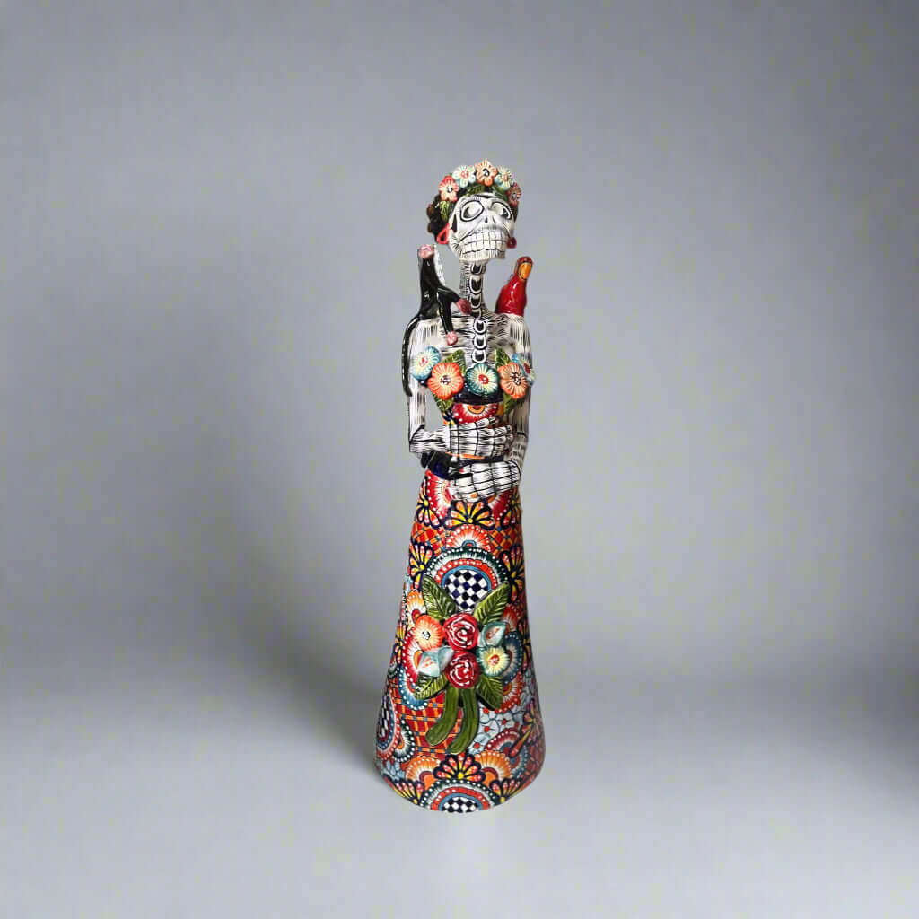 Estatua Catrina de Talavera | Figurilla de cerámica de Día de Muertos de 83.82 cm de alto