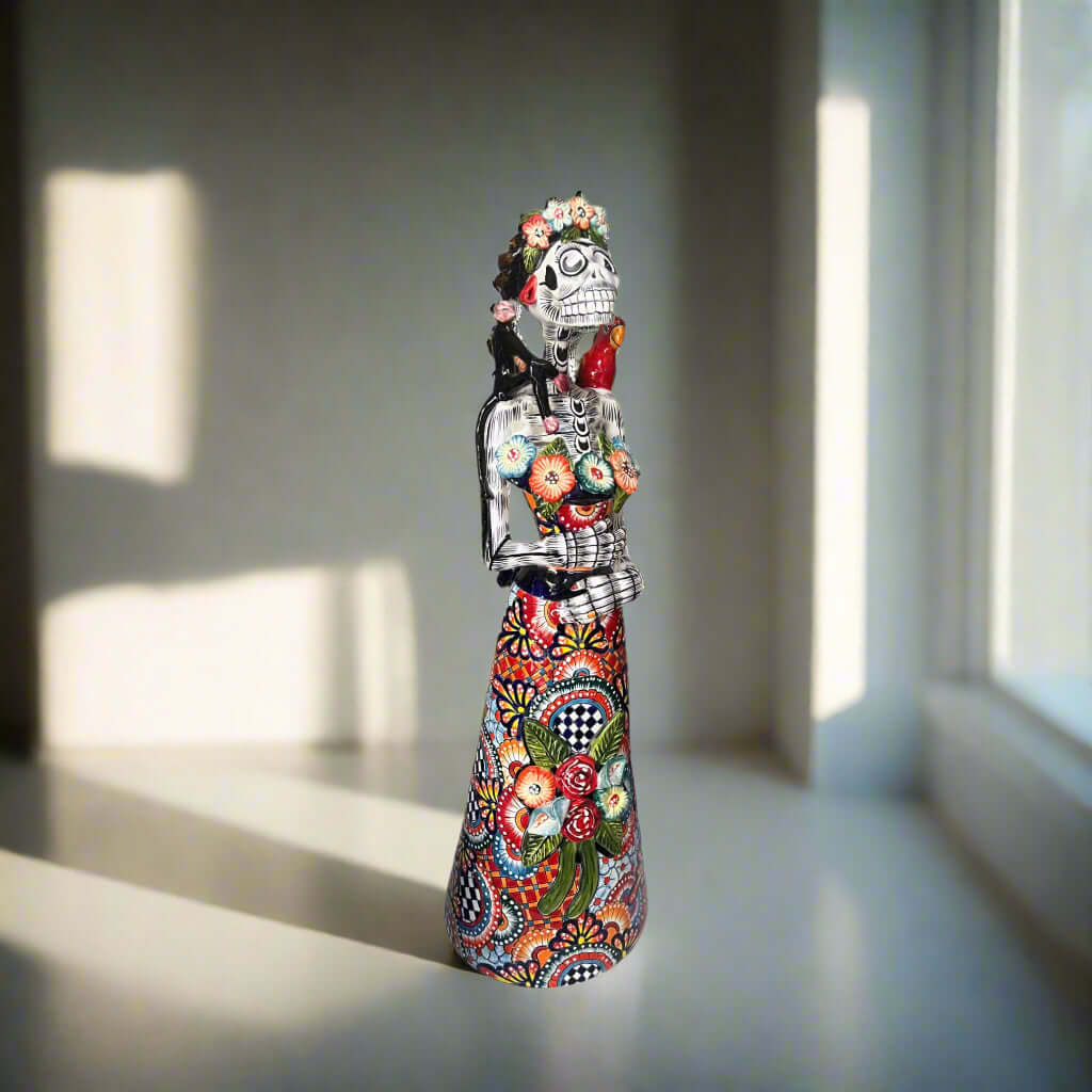 Estatua Catrina de Talavera | Figurilla de cerámica de Día de Muertos de 83.82 cm de alto
