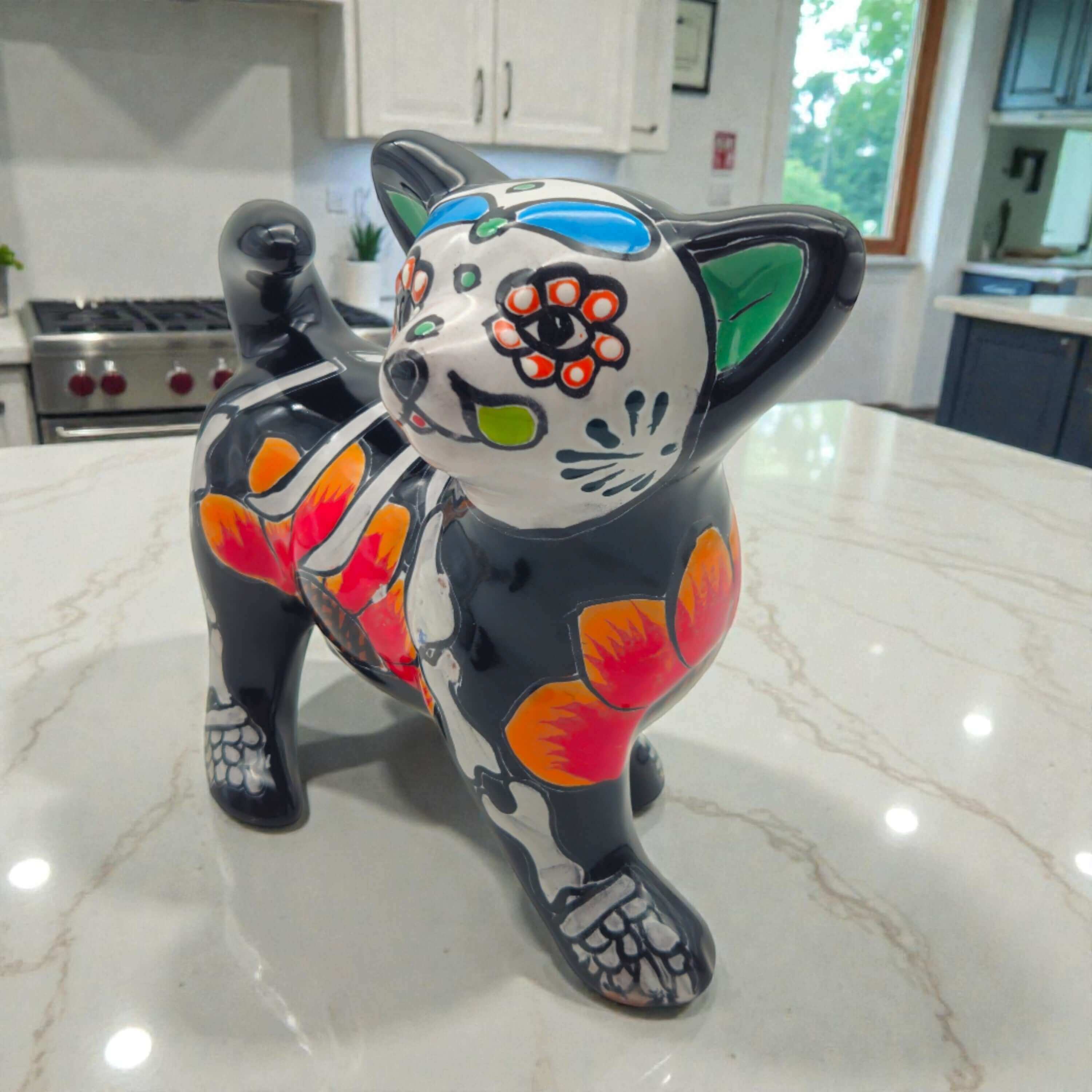 Figura de Chihuahua de Talavera | Arte del Día de Muertos Pintado a Mano