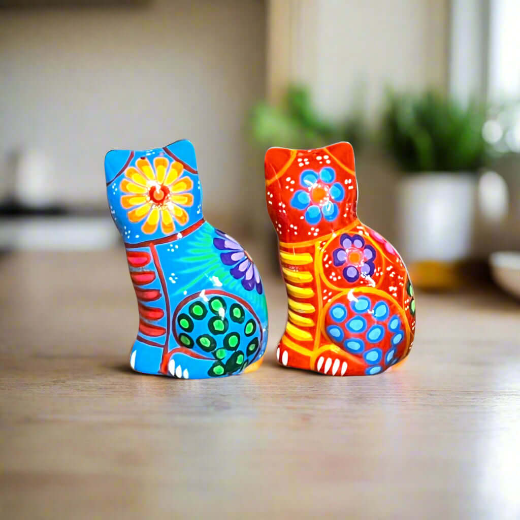 Juego de 2 saleros y pimenteros de talavera con forma de gato | Cerámica pintada a mano
