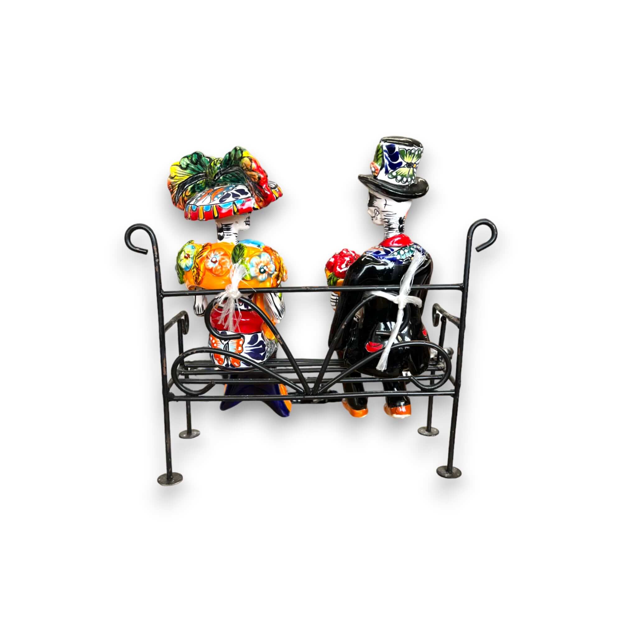 Pareja de esqueletos de Talavera en banco | Decoración mexicana del Día de Muertos