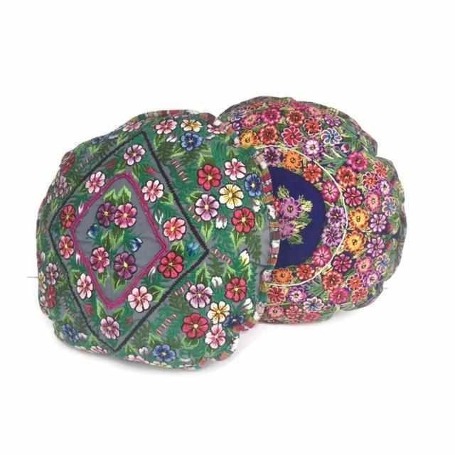 Funda de almohada redonda bohemia única de huipil floral con luna reciclada - Guatemala